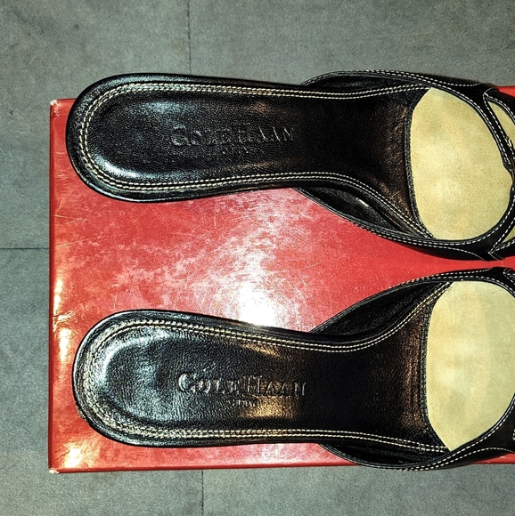 EUC COLE HAAN CITY BLACK LEATHER SLIP-ON MULES POINTED TOE 2½" KITTEN HEELS 6½B - Picture 2 of 14